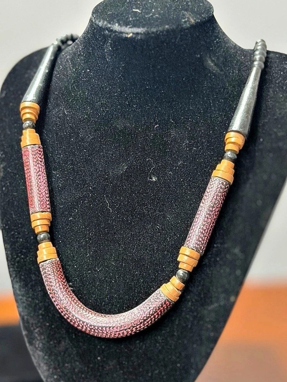 Beaded Necklace in Pink & Black Like New